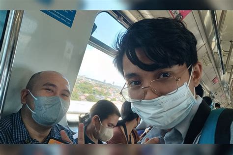viral pinay physical education college student|Viral: College student bumps into professor in LRT.